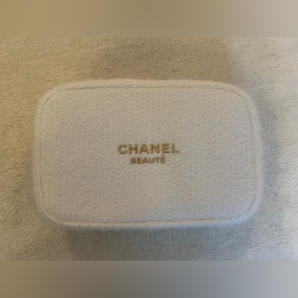 Chanel 2024 holiday costmetic pouch